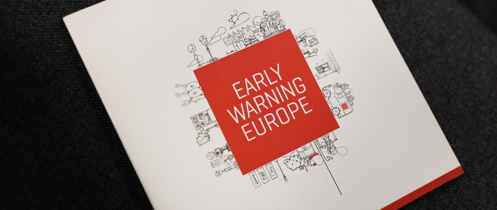 Grafika przedstawiająca czerwony prostokąt z napisem Early Warning Europe