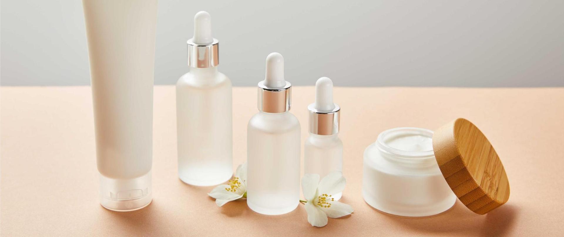 Na zdjęciu są kosmetyki.