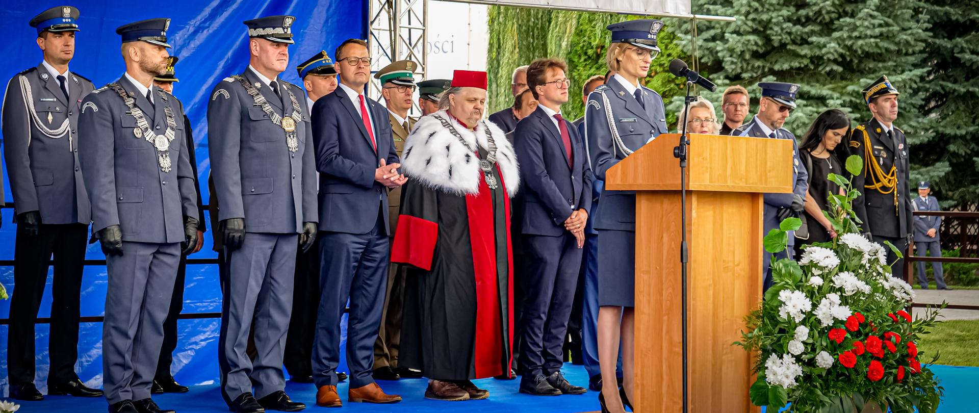Wiceminister Marcin Romanowski wziął udział w uroczystości ślubowania i mianowania funkcjonariuszy Służby Więziennej
