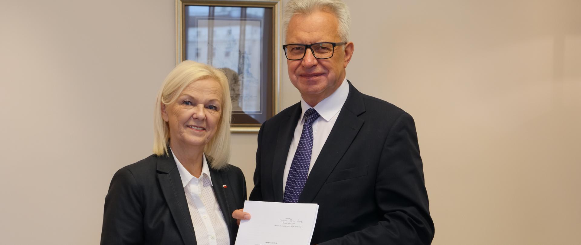 Podpisanie programu z udziałem minister Borys-Szopy i wiceministra Michałkiewicza