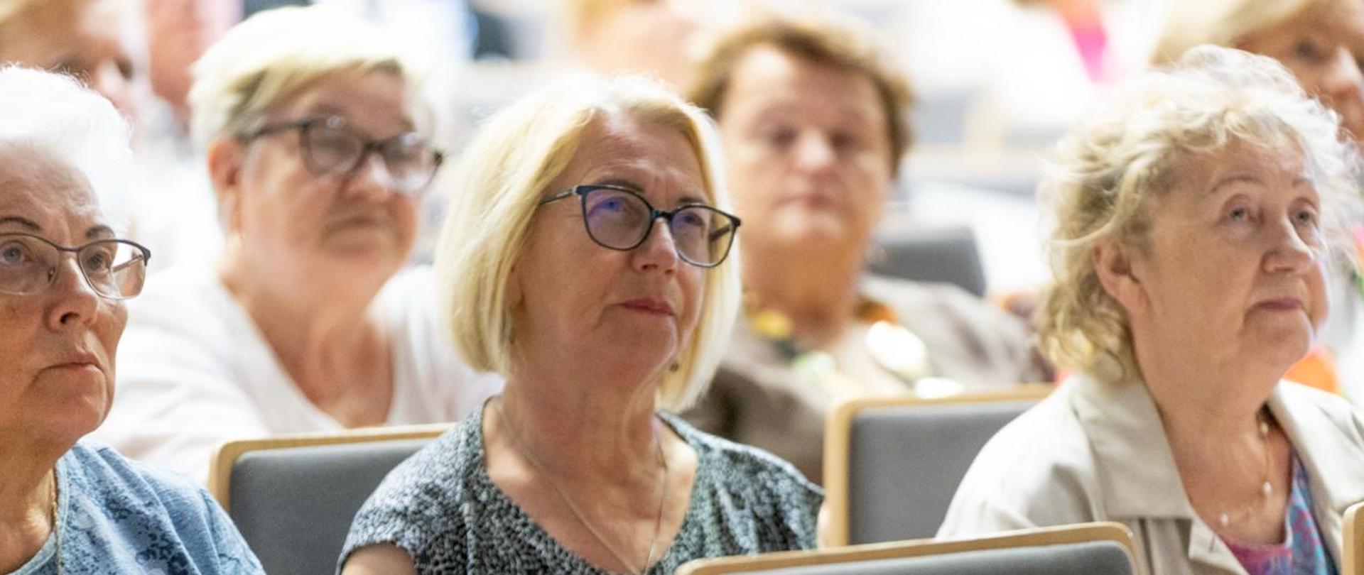 Seniorzy podczas spotkania 
