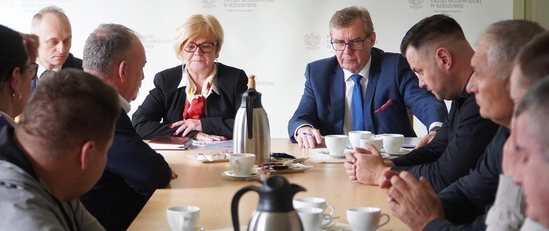 Wojewoda podkarpacki Teresa Kubas-Hul podczas spotkania z rolnikami