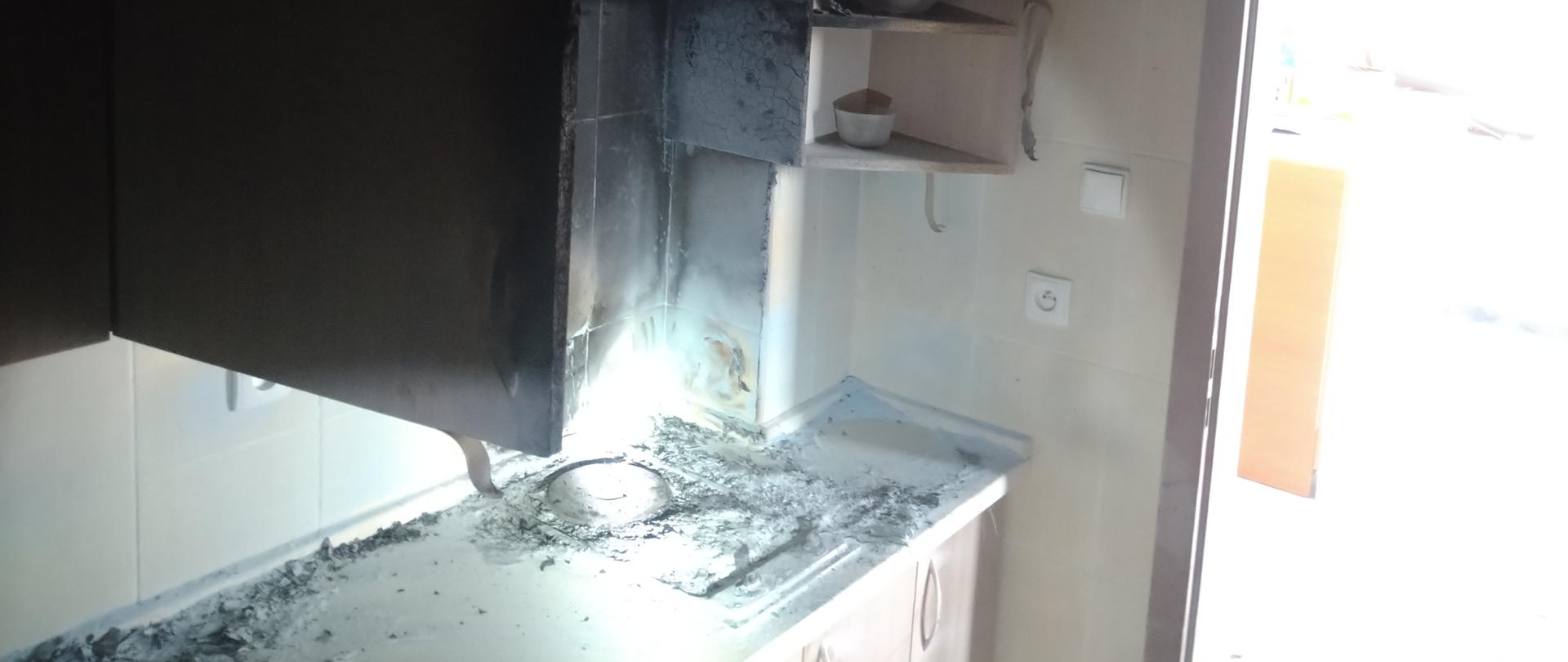 Na zdjęciu widać spaloną kuchenkę 