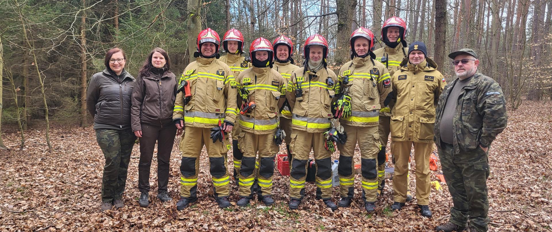 ĆWICZENIA TRZCIANECKICH STRAŻAKÓW Z ZAKRESU ŚCINKI DRZEW