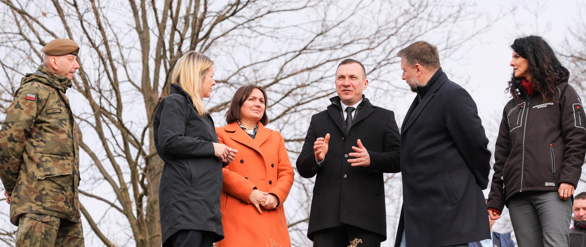 Minister Marcin Kierwiński na terenach popowodziowych