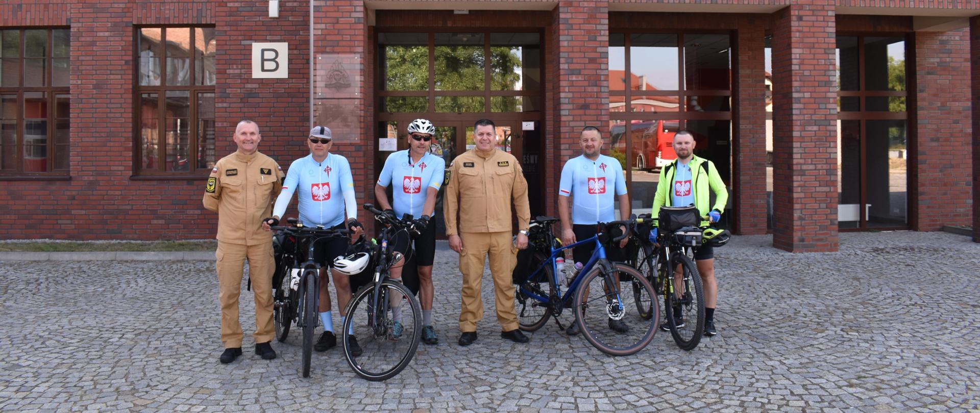 Strażacy z KM PSP Nowy Sącz na Wyprawie Rowerowej Szlakiem św. Jakuba Via Regia
