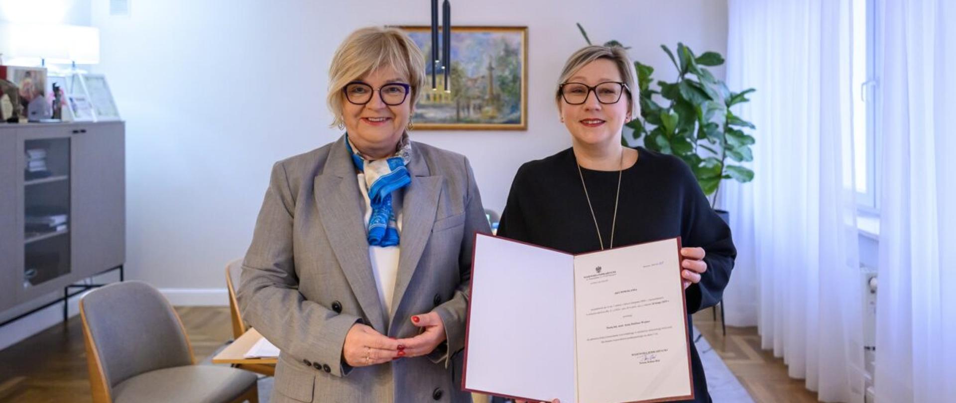 Wojewoda podkarpacki Teresa Kubas-Hul wraz z konsultantem wojewódzkim w ochronie zdrowia