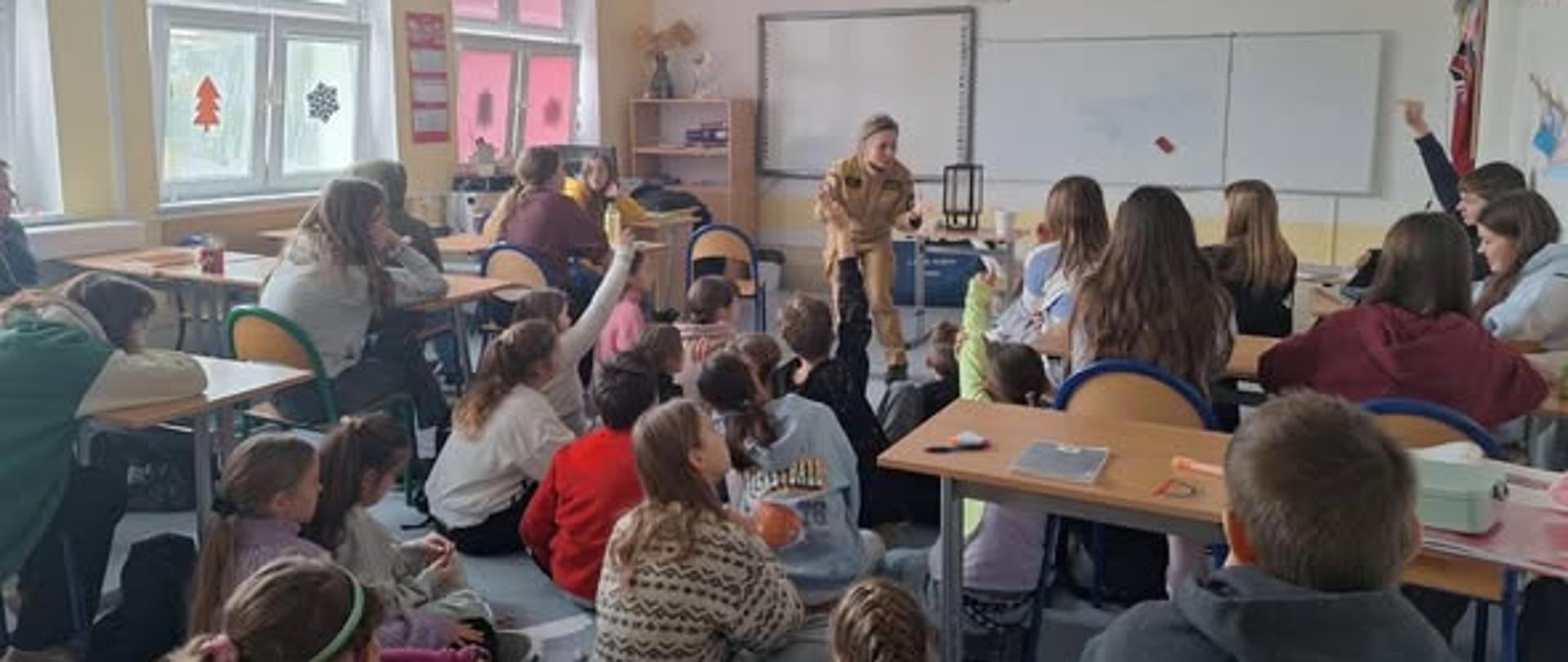 Prelekcja dla uczniów w ramach programu "Bezpieczne Ferie"