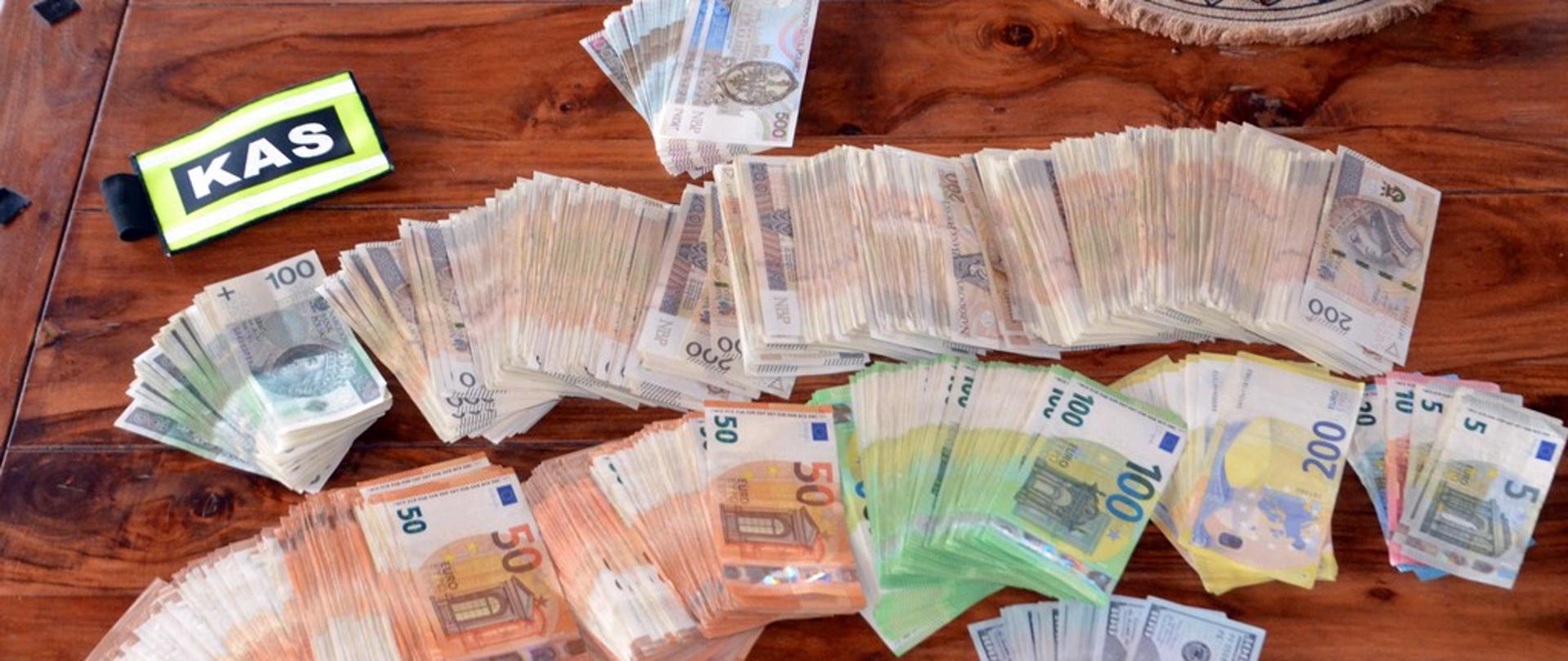 Gotówka na stole