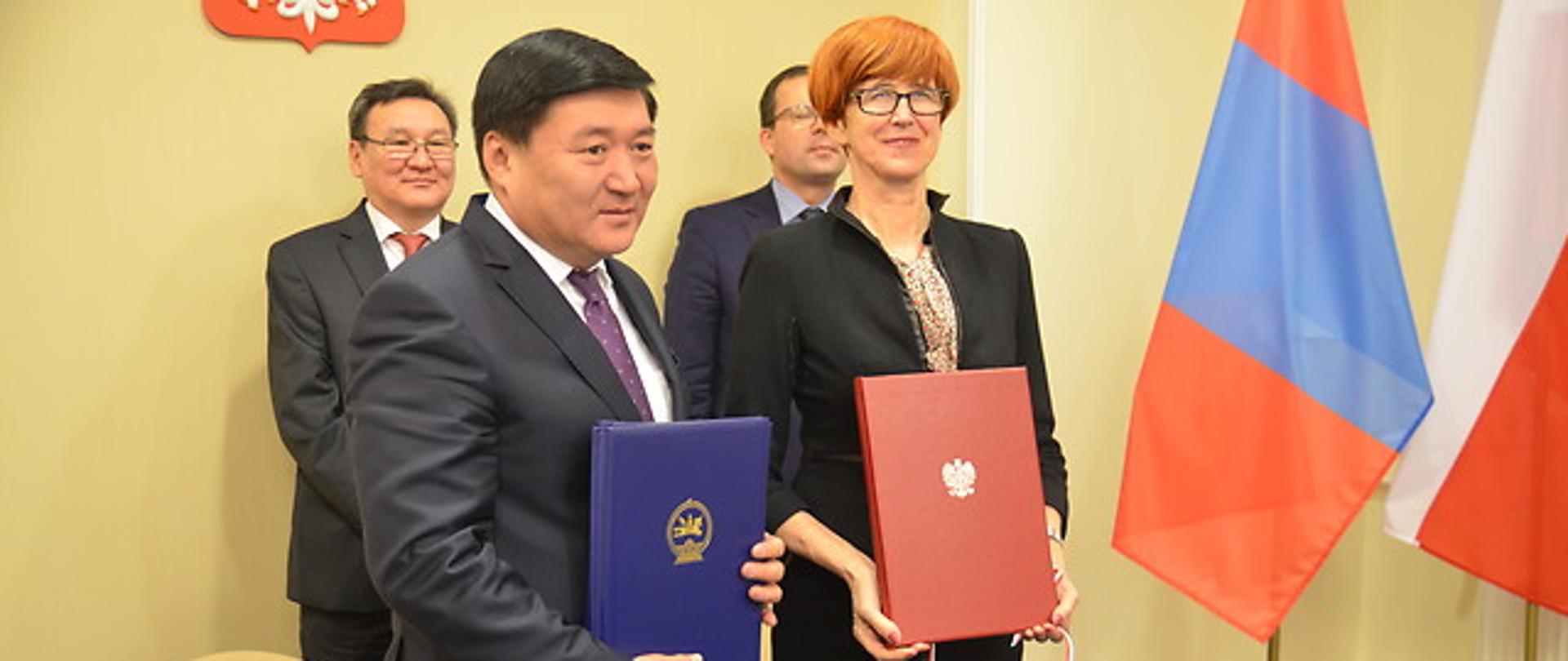 Umowy z Mongolią i Republiką Korei.