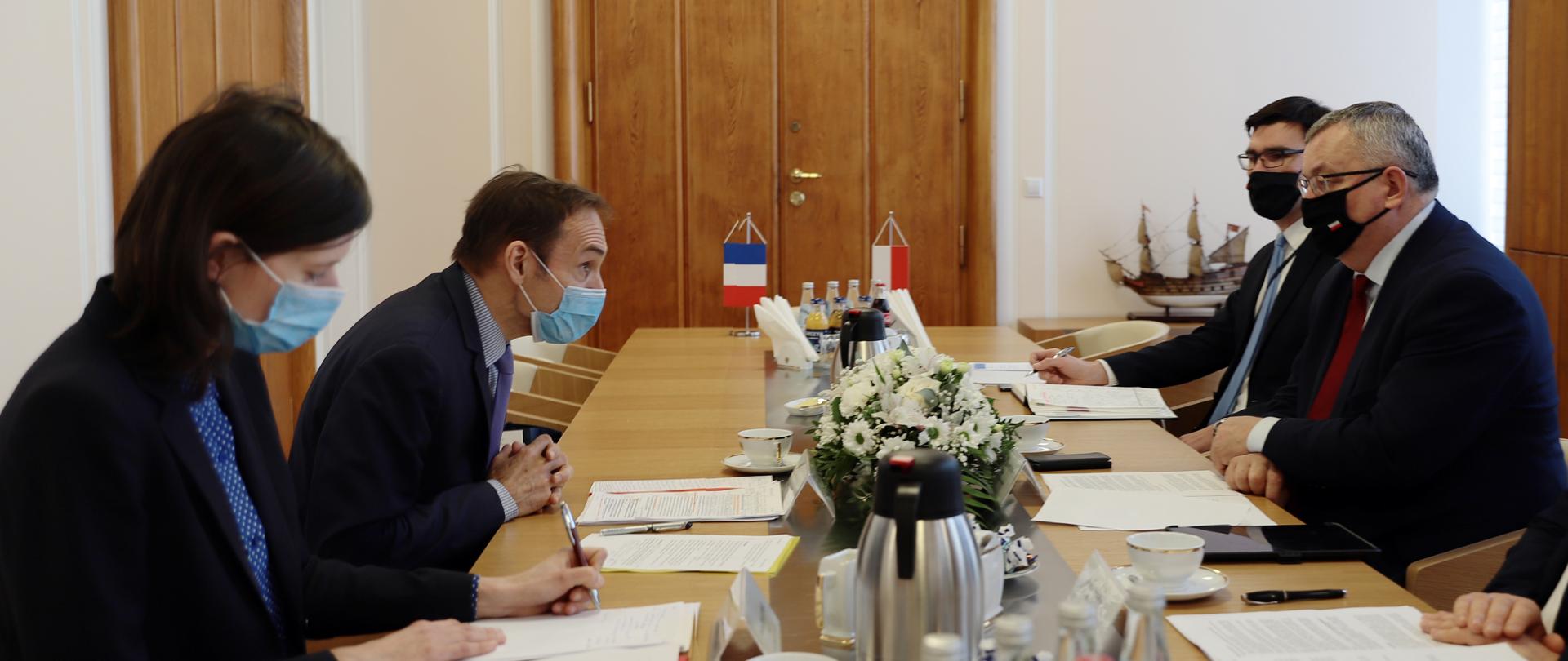 Polsko-francuskie rozmowy o transporcie międzynarodowym i CPK