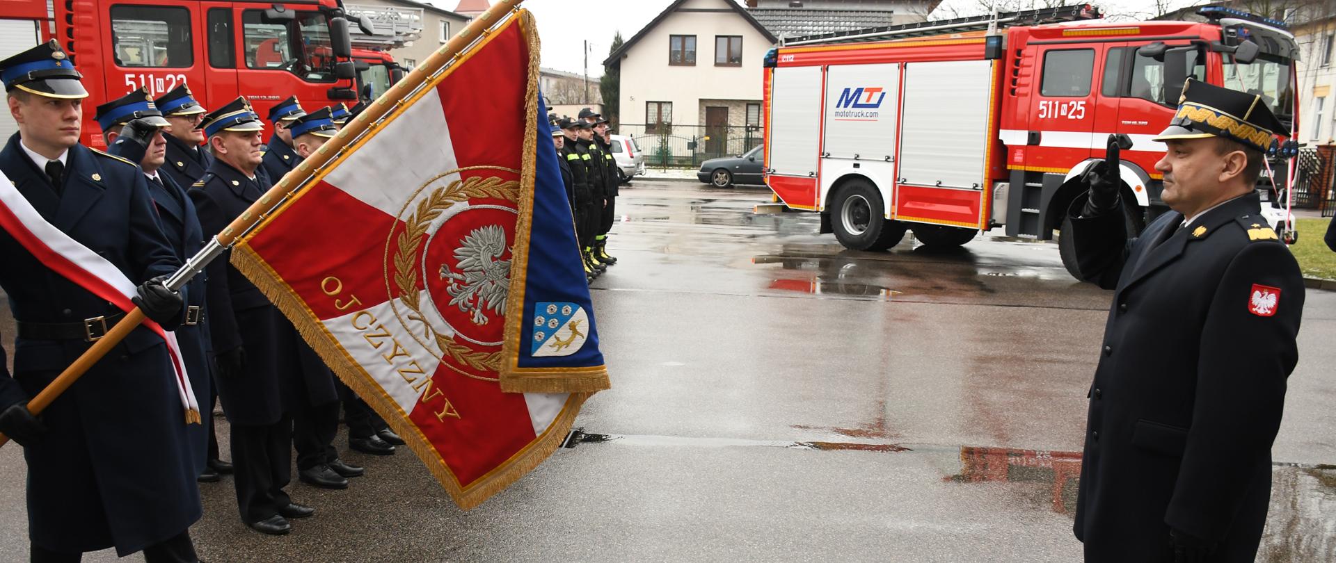 Przekazanie nowego samochodu dla nowomiejskiej PSP