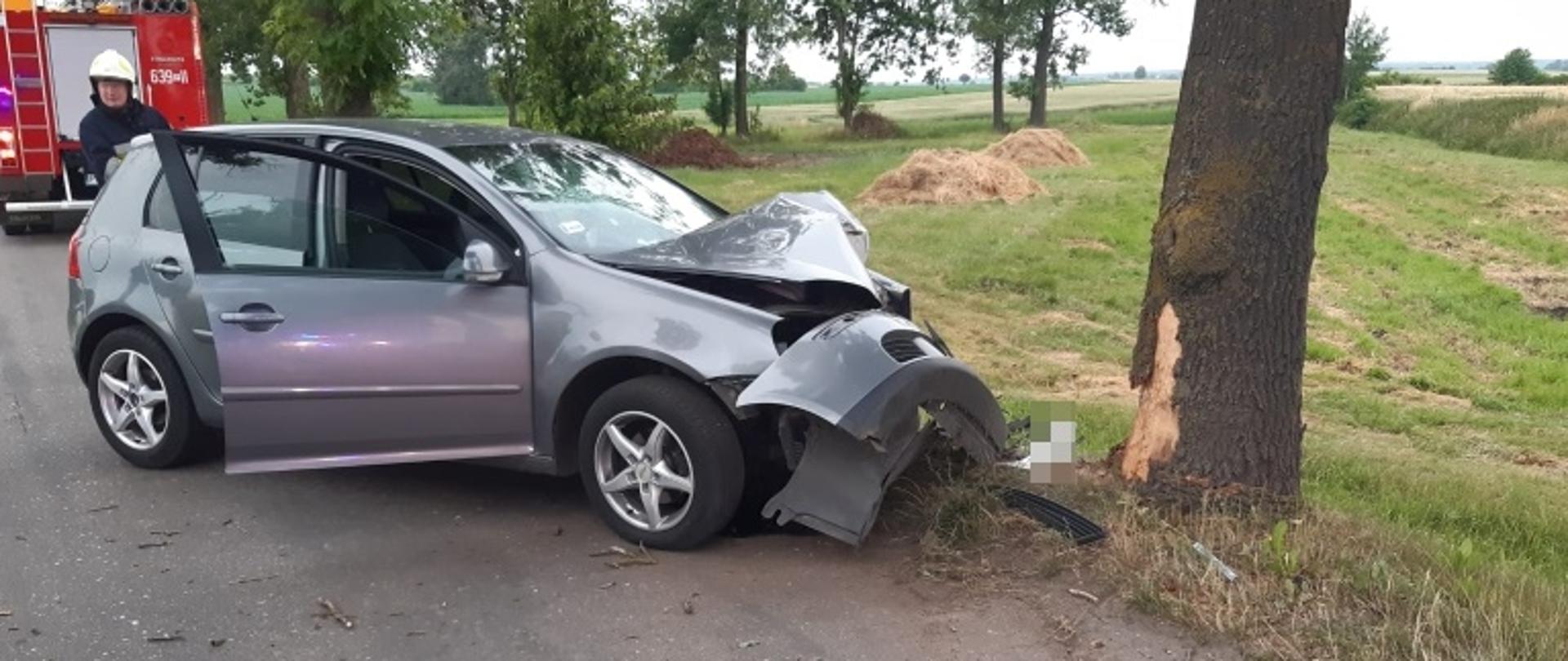 Na zdjęciu widać rozbity pojazd 