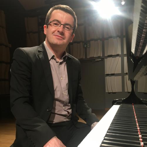 Bogusław Kaczmar – pianista, pedagog, muzyk sesyjny, absolwent (w klasie fortepianu jazzowego prof. Wojciecha Niedzieli), a obecnie wykładowca Wydziału Jazzu i Muzyki Rozrywkowej Akademii Muzycznej im. Karola Szymanowskiego w Katowicach.
