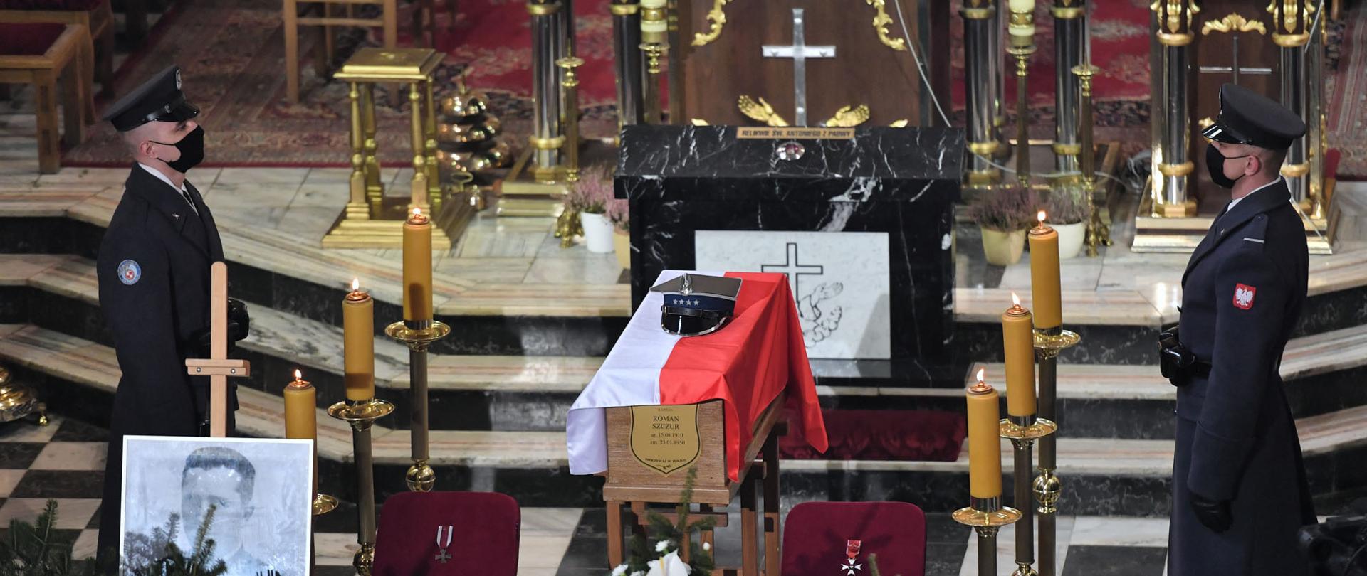 Msza św. pogrzebowa kpt. Romana Szumskiego vel Szczura w Bazylice oo. Bernardynów w Radecznicy, fot. PAP/Wojtek Jargiło