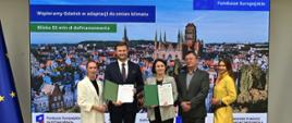 Na zdjęciu m.in.: Piotr Grzelak, Zastępca Prezydenta Miasta Gdańsk, Dorota Zawadzka-Stępniak, Prezes Zarządu Narodowego Funduszu Ochrony Środowiska i Gospodarki Wodnej, Robert Markiewicz, Dyrektor w Departamencie Adaptacji do Zmian Klimatu NFOŚiGW, Monika Flisek Zastępca Dyrektora w Departamencie Adaptacji do Zmian Klimatu NFOŚiGW.