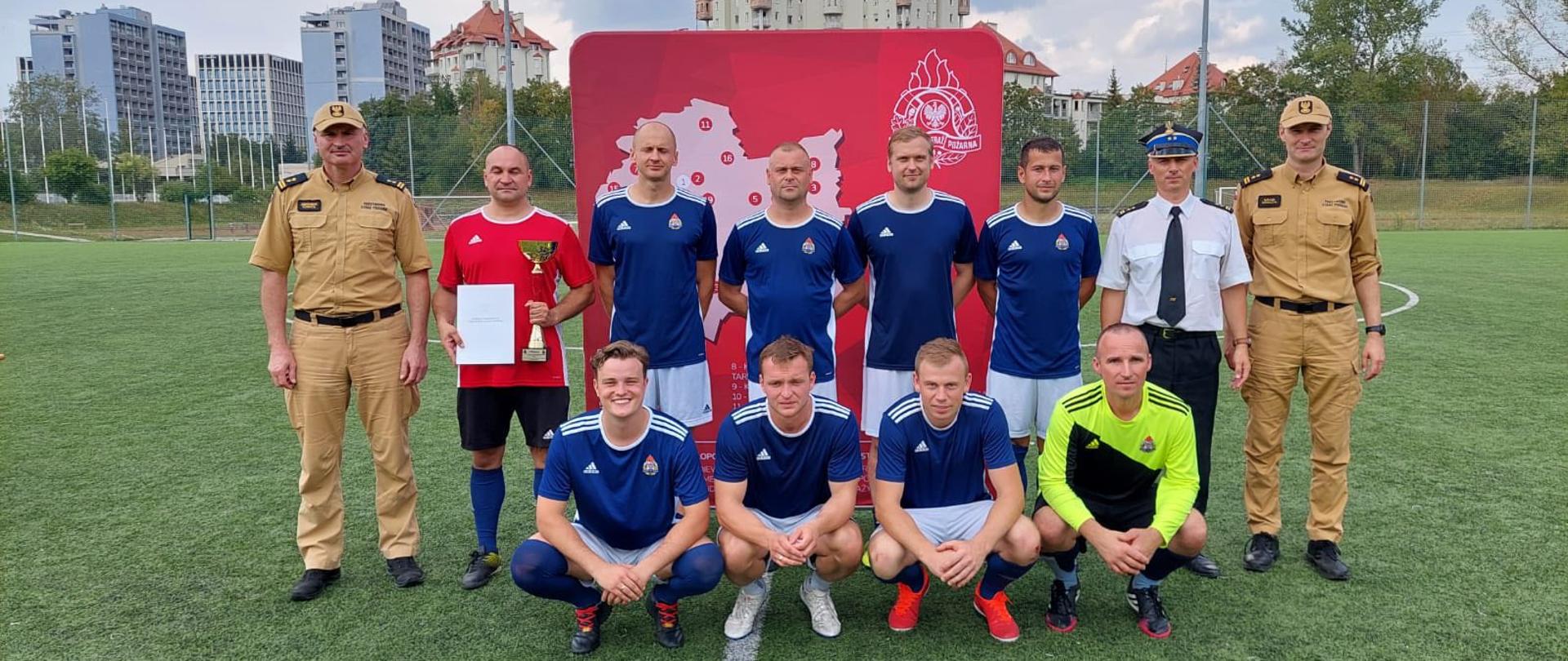 Na zdjęciu drużyna KP PSP Miechów po zakończonym turnieju z Zastępca Małopolskiego Komendanta Wojewódzkiego bryg. Marcinem Głogowskim