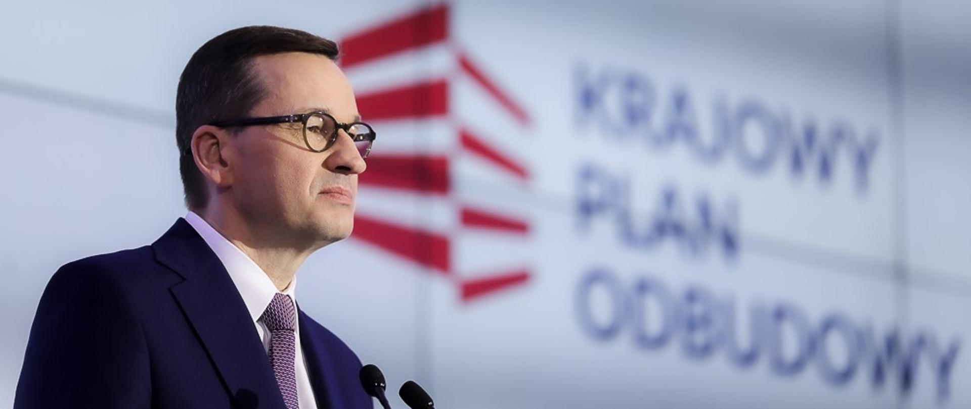 Premier Mateusz Morawiecki podczas konferencji.