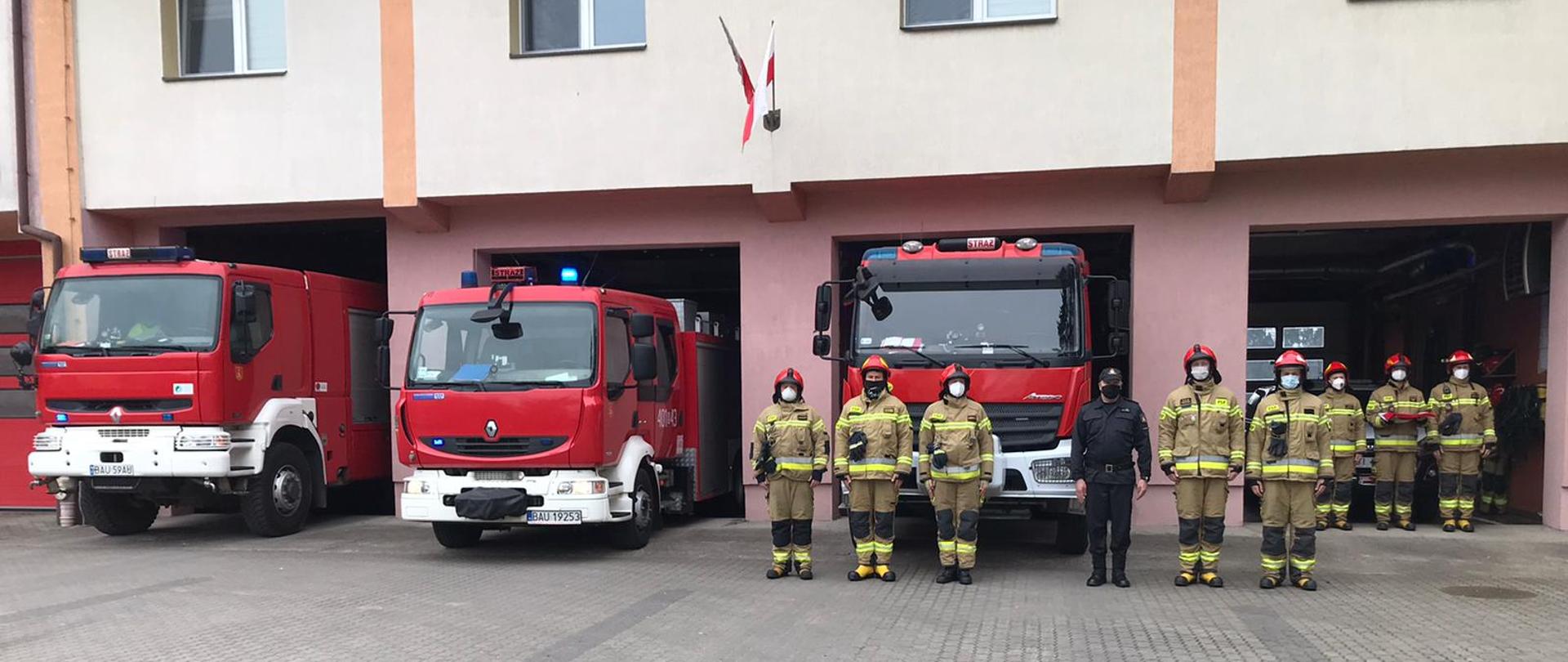 Strażacy przygotowują się do uroczystości 