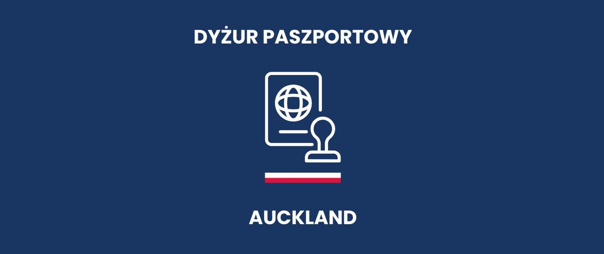 grafika informująca o dyżurze paszportowym w Auckland z ikoną paszportu i stempla oraz paskiem w kolorach polskiej flagi