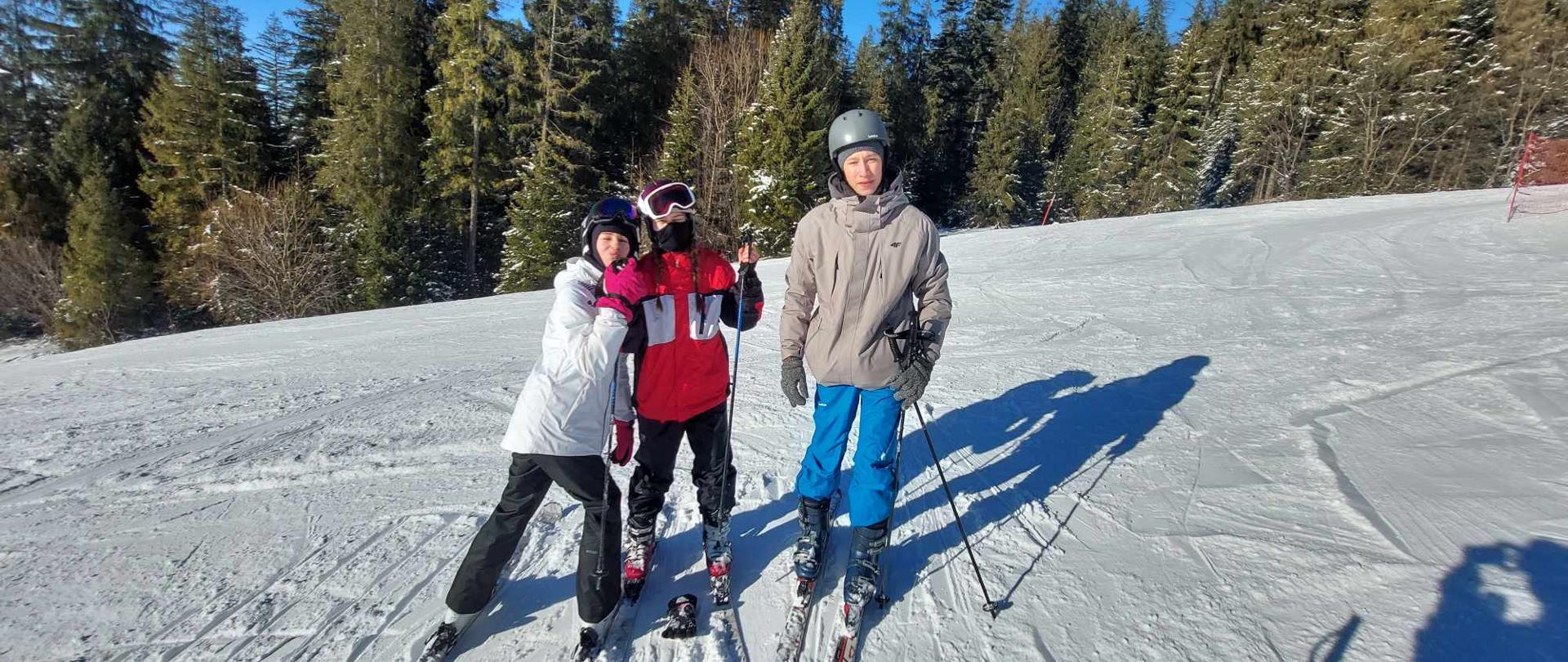 Uczniowie na nartach