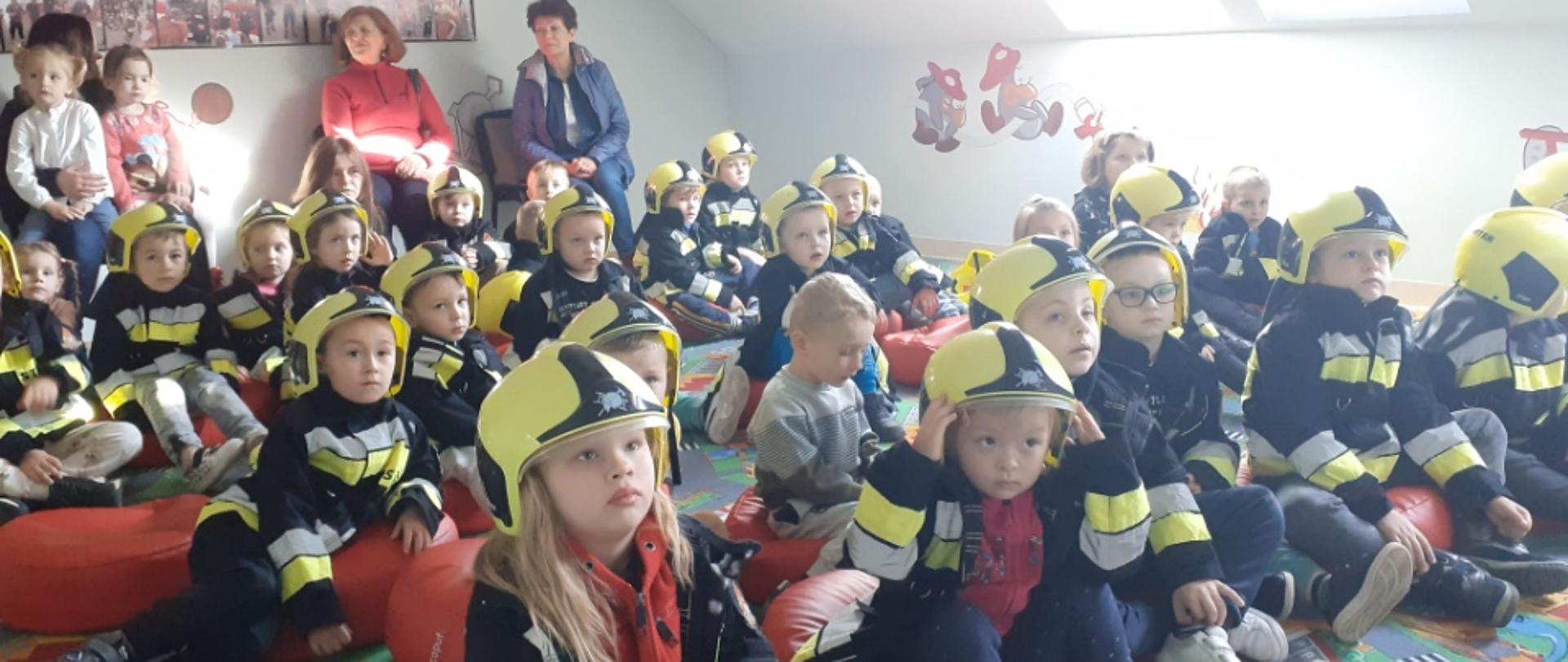 Dzieci ze Szkoły Podstawowej w Łubnicach z wizytą u buskich strażaków