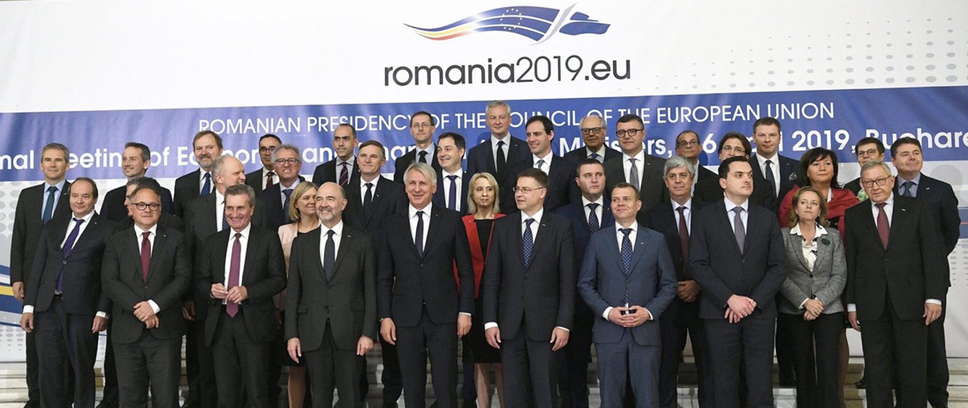 Zdjęcie grupowe uczestników spotkania ECOFIN