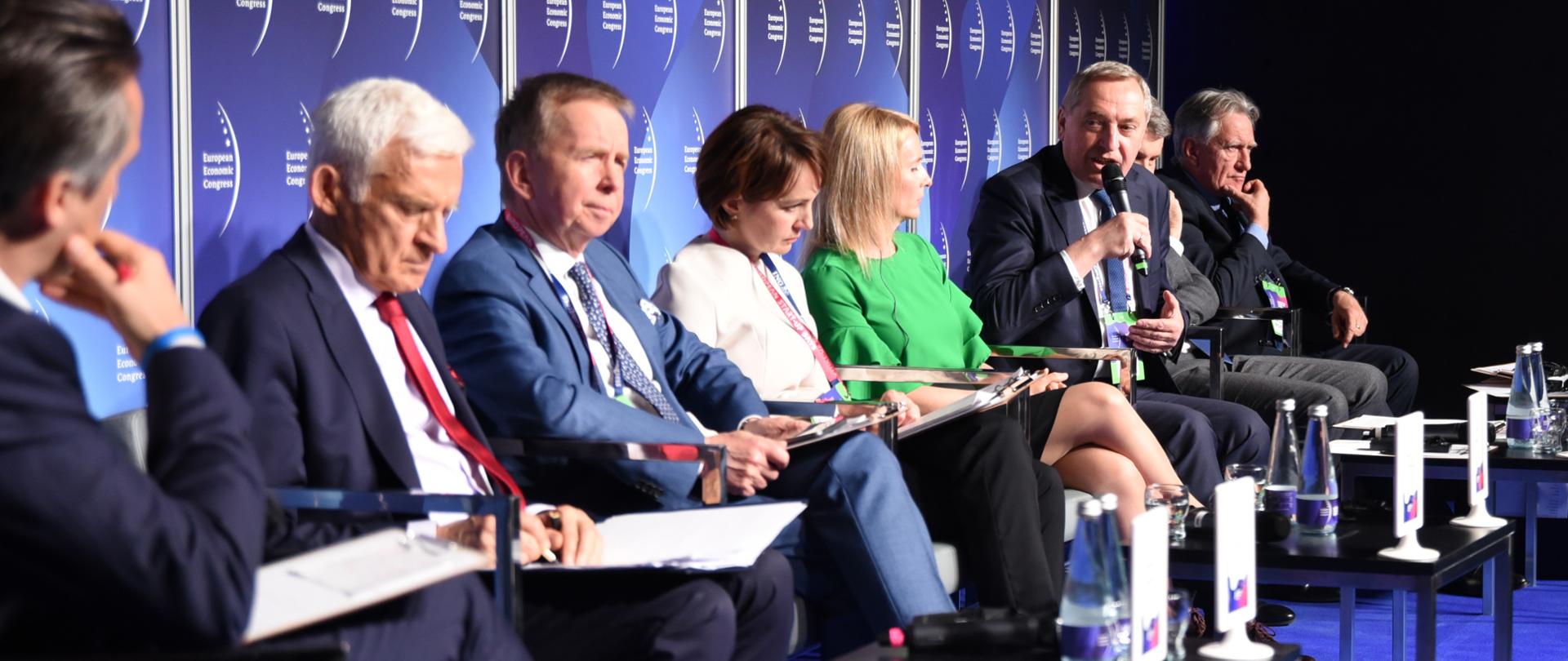 Minister Henryk Kowalczyk speaking on the European Economic Congress