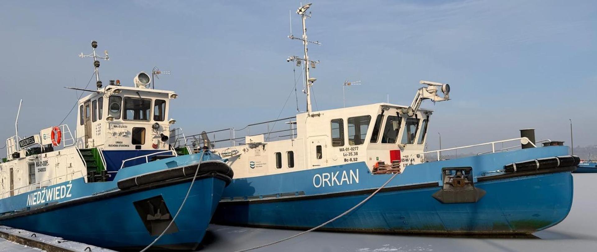 Lodołamacze gotowe do akcji - na zdjęciu Orkan i Niedźwiedź 