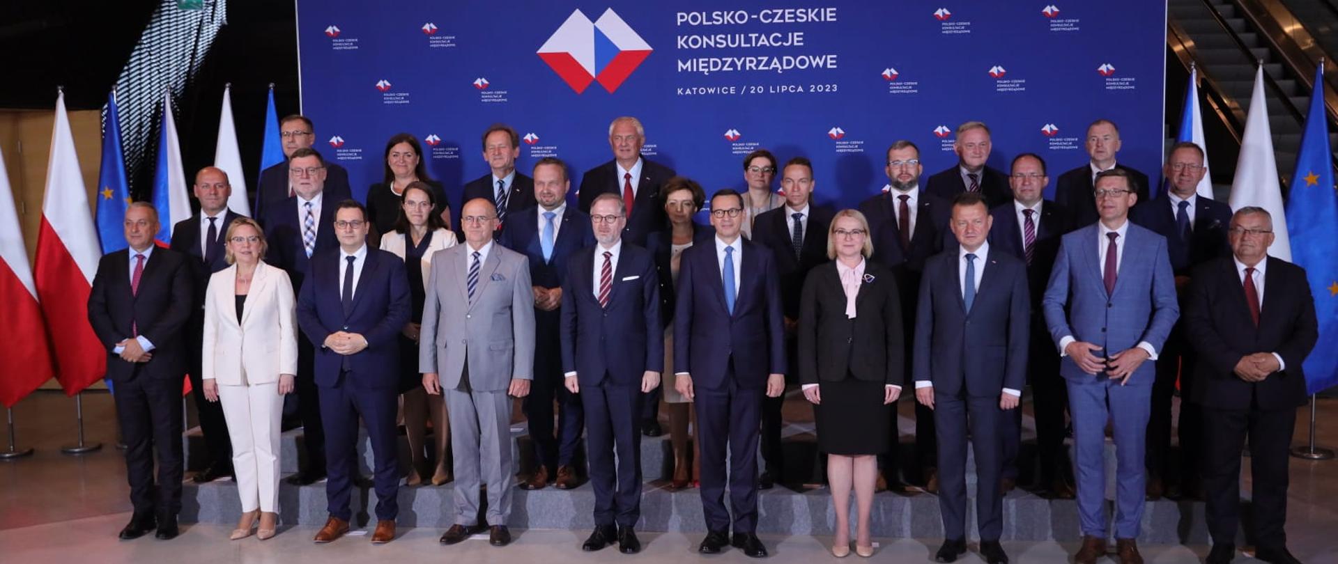 Grzegorz Piechowiak wiceminister rozwoju i technologii wraz przedstawicielami rządów Polski i Czech podczas międzyrządowych konsultacji polsko-czeskich. 