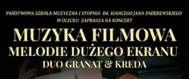 Plakat zapowiada koncert muzyki filmowej zatytułowany „Melodie dużego ekranu” w wykonaniu duetu fortepianowego. 