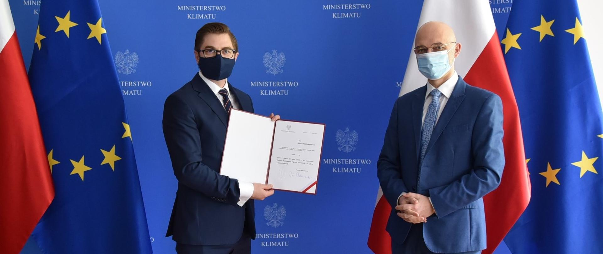 Minister klimatu Michał Kurtyka i prezes Państwowej Agencji Atomistyki Łukasz Młynarkiewicz