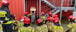 Szkolenie z zakresu zwalczania pożarów wewnętrznych - trenażer KW PSP w Opolu. 