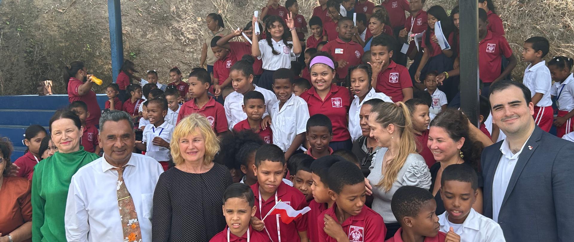 Donación_ala_Escuela_República_de_Polonia_2