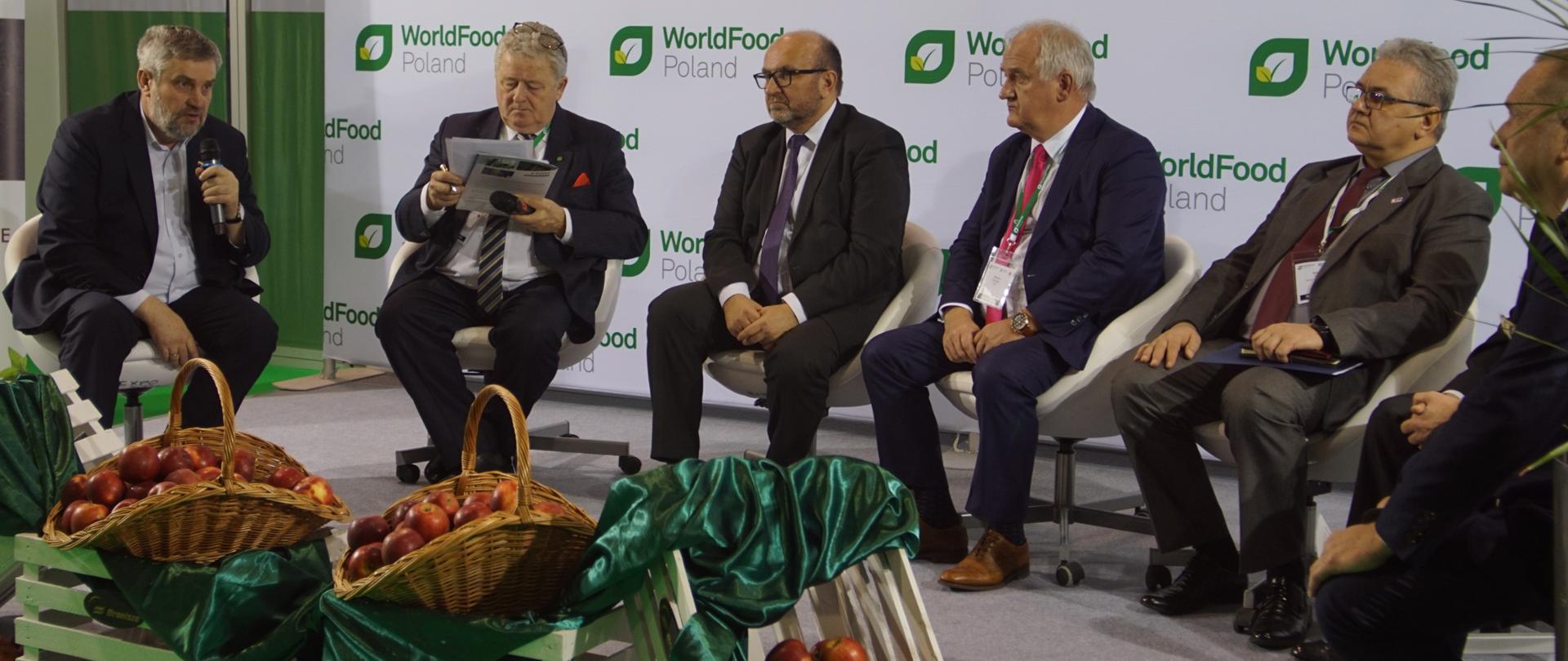 Minister J.K. Ardanowski podczas panelu dyskusyjnego na targach WorldFoodMinister J.K. Ardanowski podczas panelu dyskusyjnego na targach WorldFood