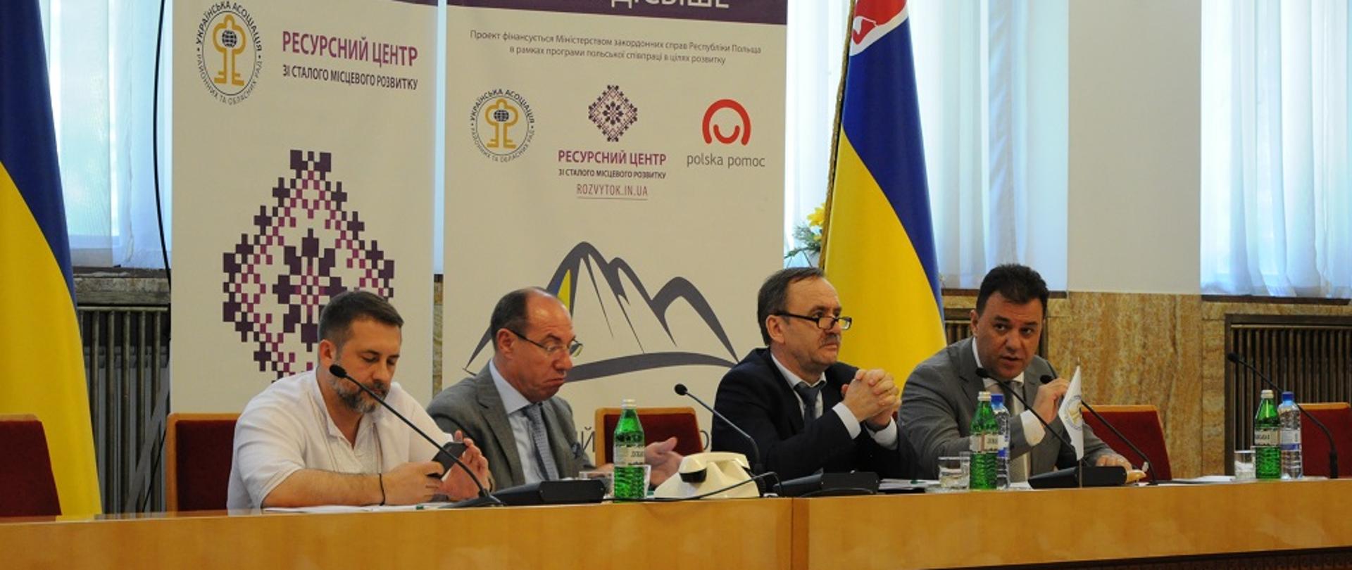 konferencja z uczestnikami 