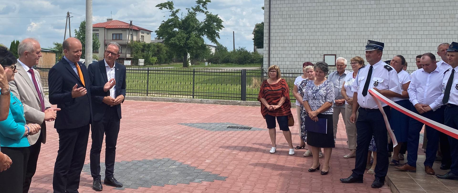 uroczystość przecięcia wstęgi