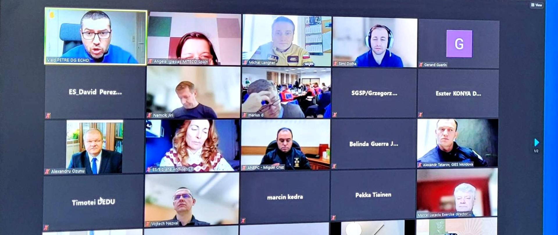 Monitor ekranowy z ikonami osób biorących udział w wideokonferencji