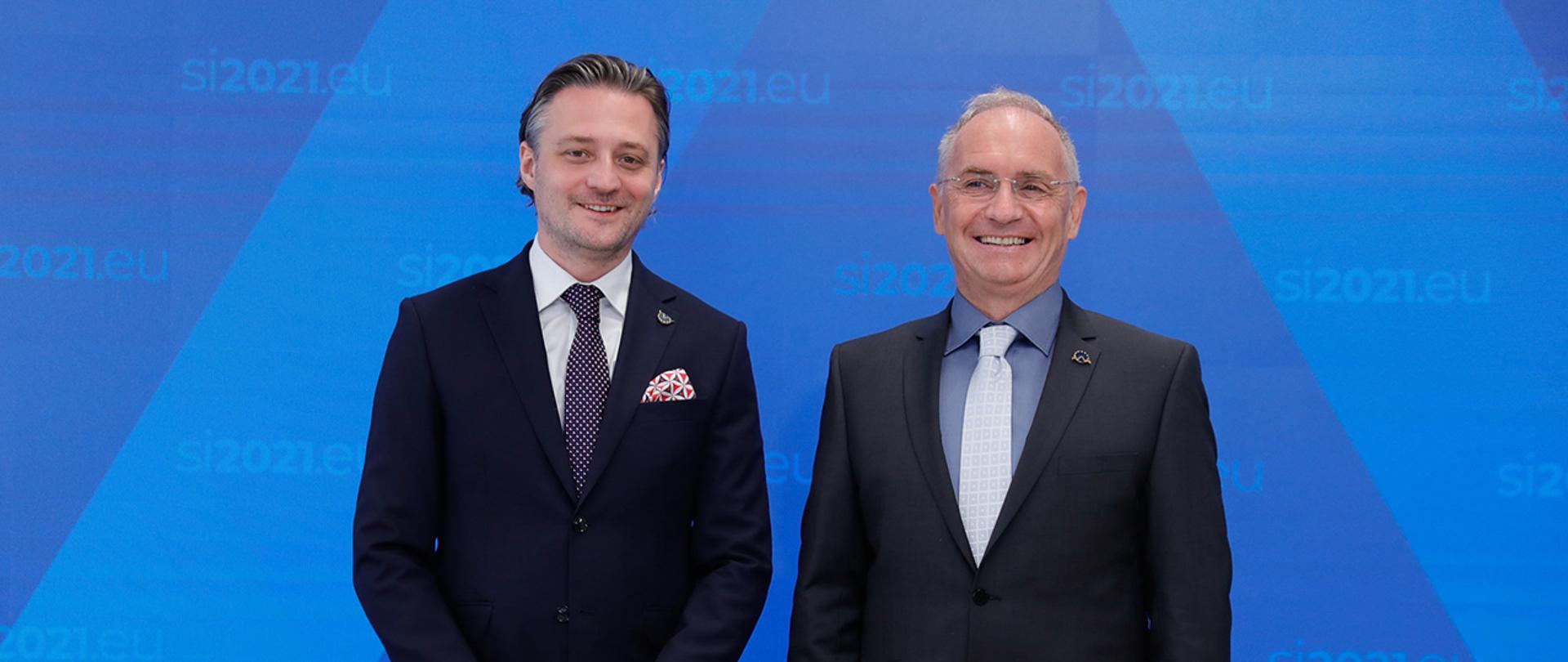 Zdjęcie przedstawia wiceministra Bartosza Grodeckiego i ministra spraw wewnętrznych Słowenii.