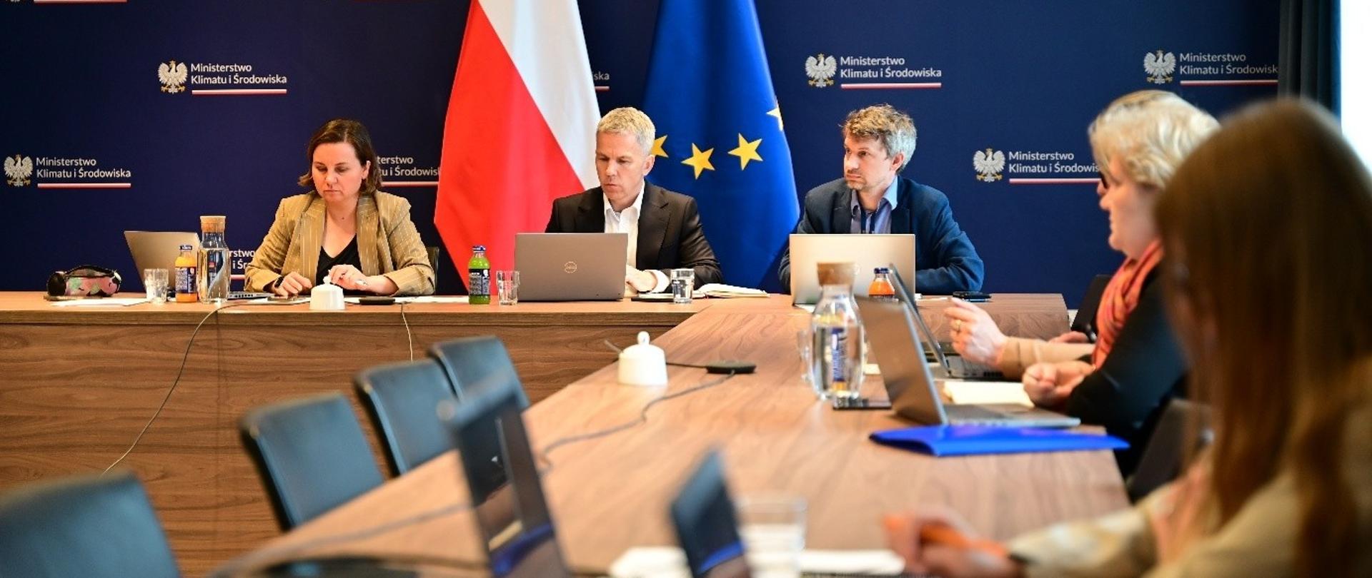 na zdjęciu uczestnicy posiedzenia - Odra 2025: Komunikat Międzyresortowego Zespołu ds. Odry z 22 maja 2025 r.