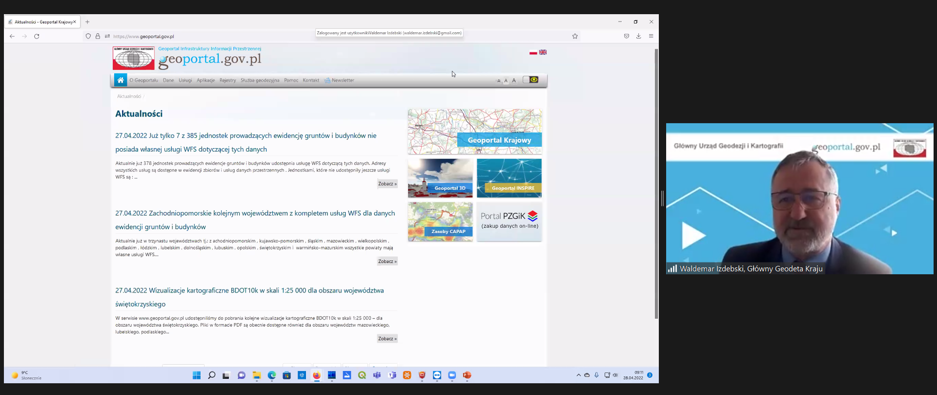 Zrzut ekranu z programu ZOOM. Po lewej widok na stronę geoportal.gov.pl, a po prawej rozpoczynający szkolenie Główny Geodeta Kraju - dr hab. inż. Waldemar Izdebski.