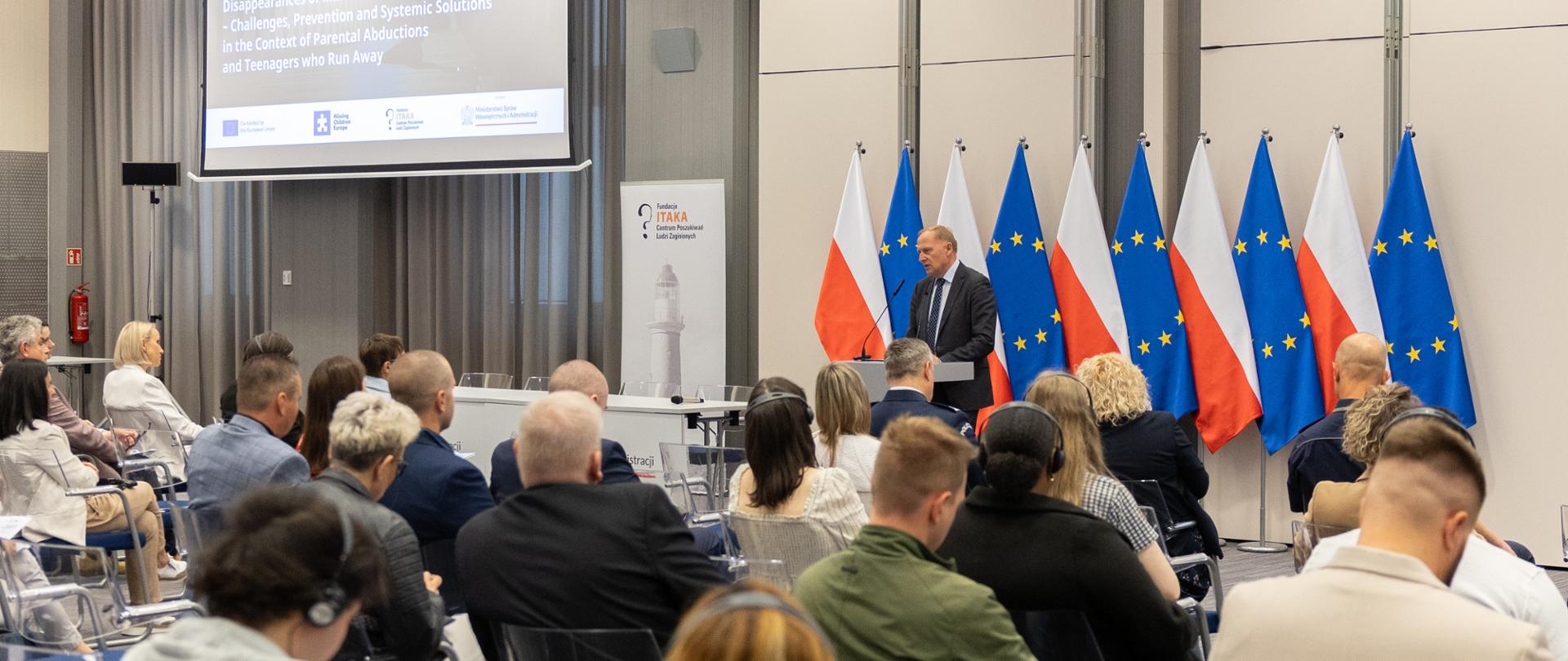Wiceminister Czesław Mroczek przemawiający do uczestników konferencji.