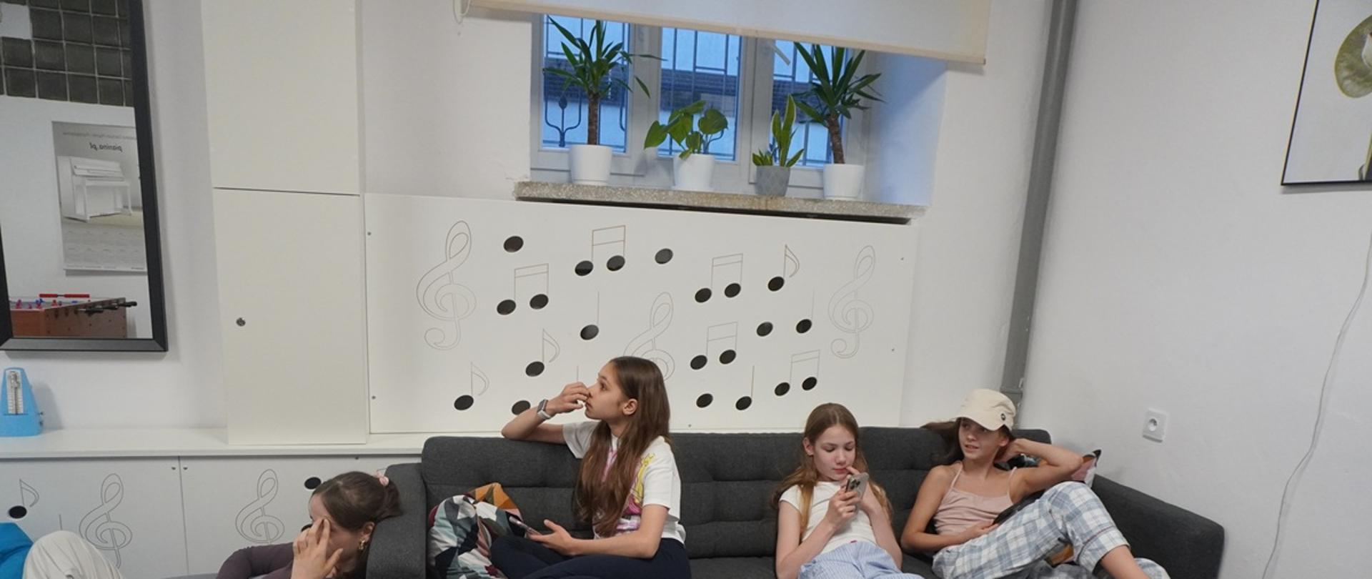 Wychowanki logują się na platformę kahoot wymyślając zabawne nicki