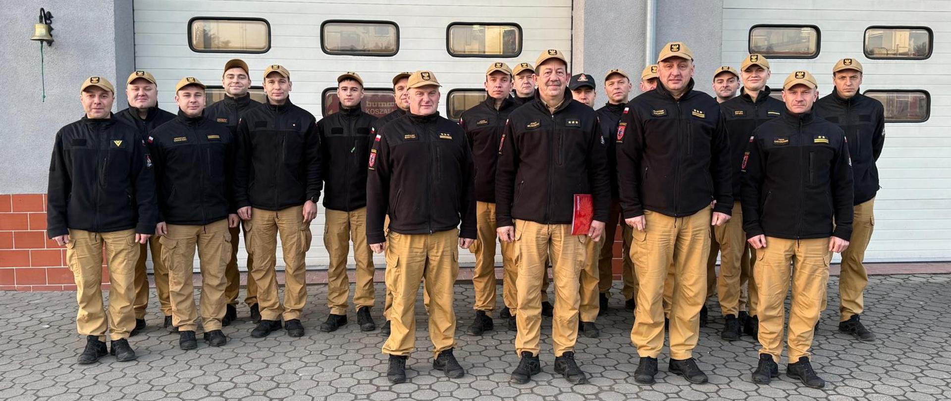 Na zdjęciu uczestnicy uroczystej zbiórki