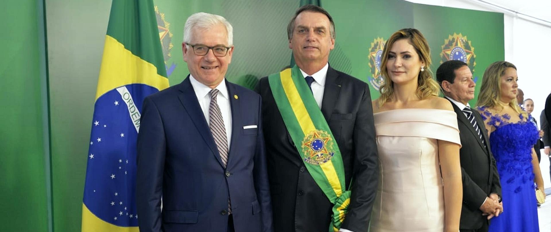 Zdjęcie przestawia ministra Jacka Czaputowicza podczas zaprzysiężeniem nowego prezydenta Brazylii.