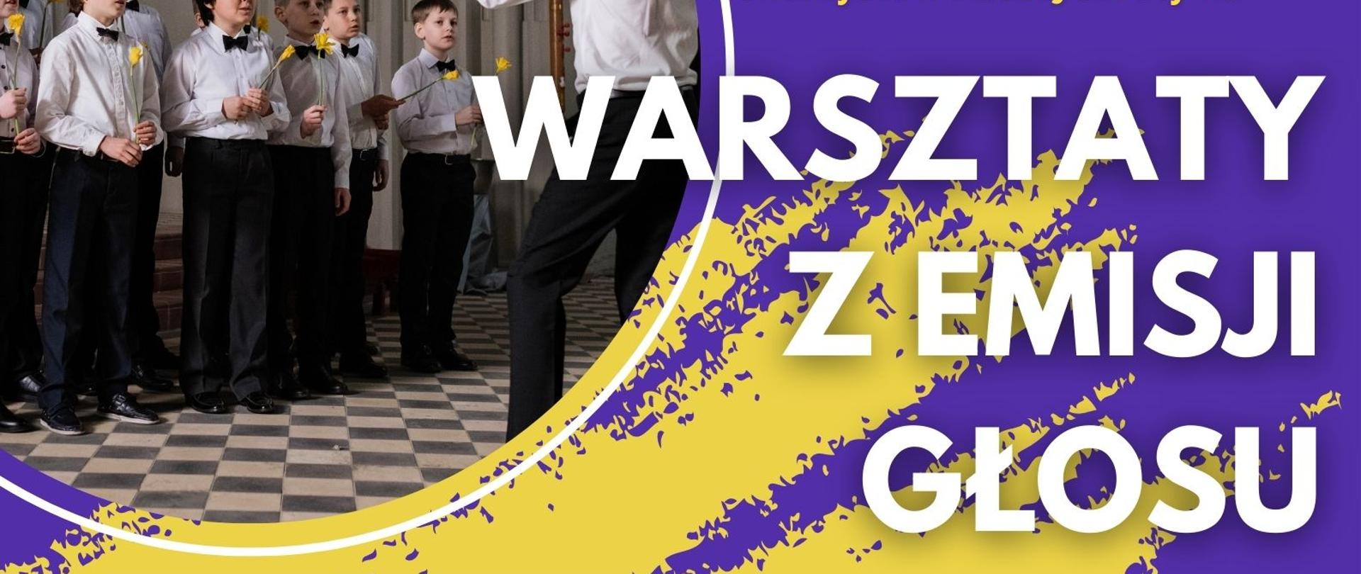 Na fioletowym tle u góry logo szkoły, w lewym górnym rogu zdjęcie chóru a u dołu prowadzącej warsztaty, zaproszenie na warsztaty z emisji głosu 30 stycznia 2025.