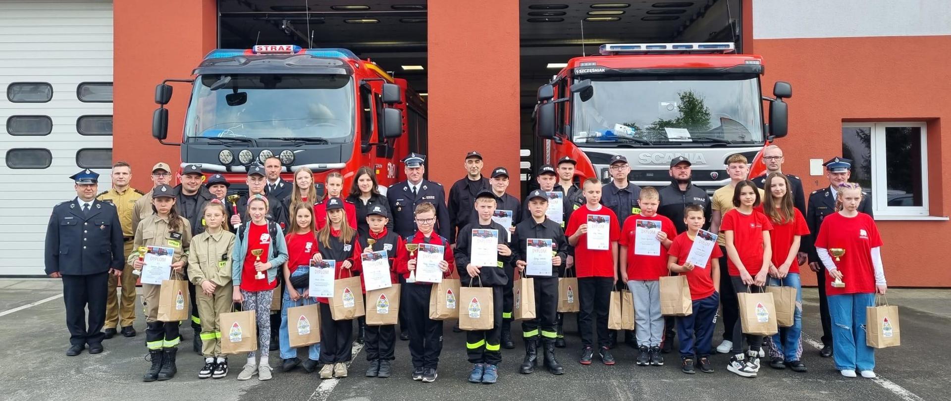 Uczestnicy Ogólnopolskiego Turnieju Wiedzy Pożarniczej