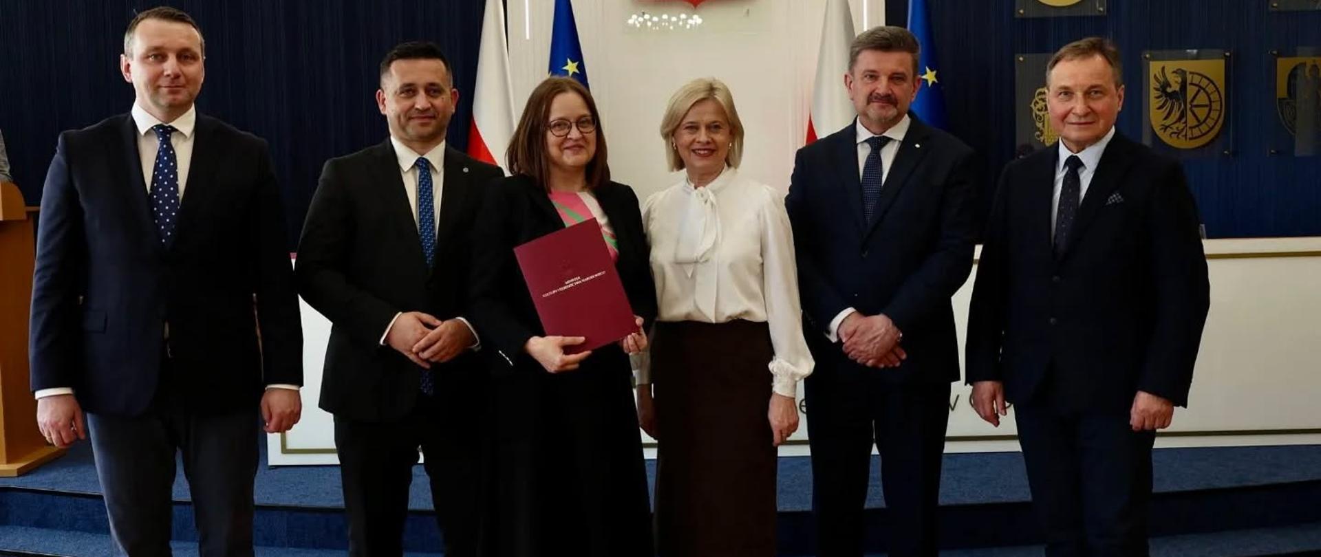 Wręczyliśmy promesy beneficjentom programu „Ochrona zabytków” z woj. opolskiego, fot. Opolski Urząd Wojewódzki