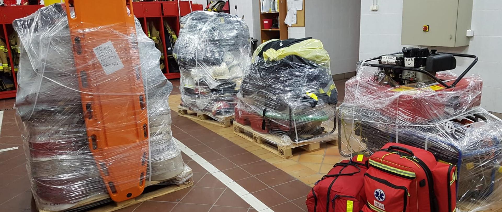 Sprzęt dla strażaków z Ukrainy na paletach
