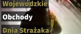 Na zdjęciu widoczne plecy strażaka w bojowym mundurze koloru piaskowego i butlą na plecach. Duży napis Wojewódzkie Obchody Dnia Strażaka.